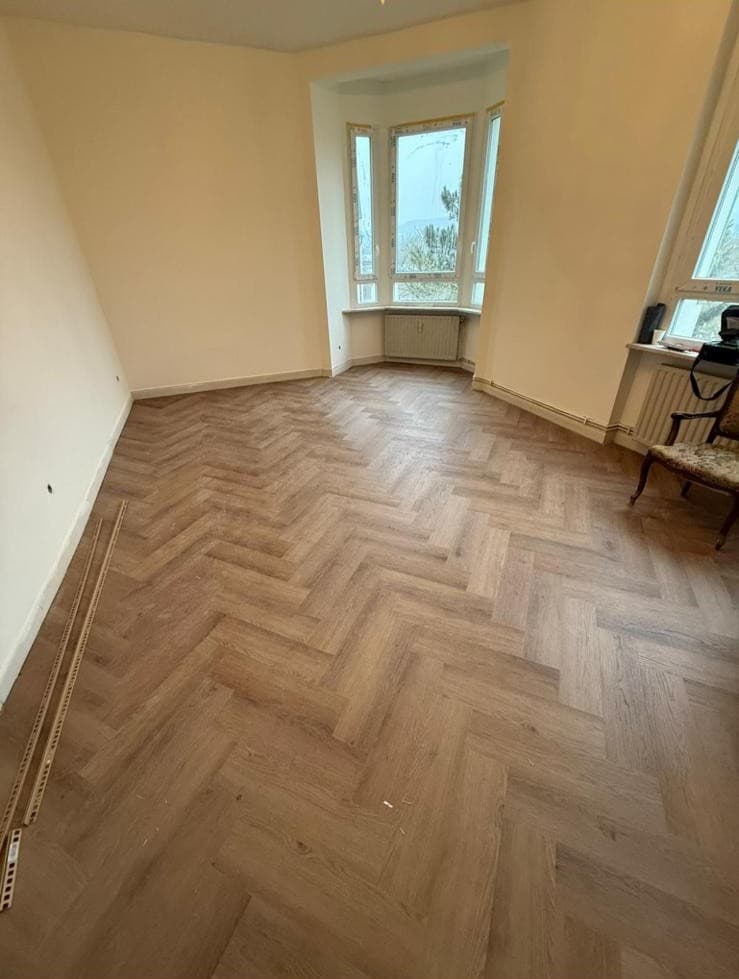 Bodenbelag-Fischgrätenverlegung – Nachher